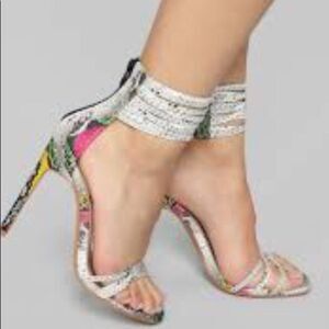 So Me Shayna snake skin pattern heels size 6.5